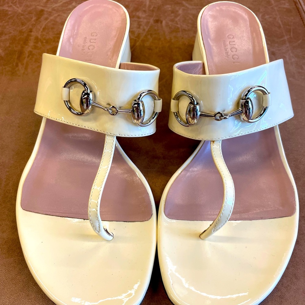 Cream colored Gucci sandals w slvr buckle sz 37.5